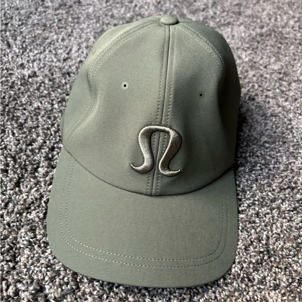 Lululemon hat. OS. Olive